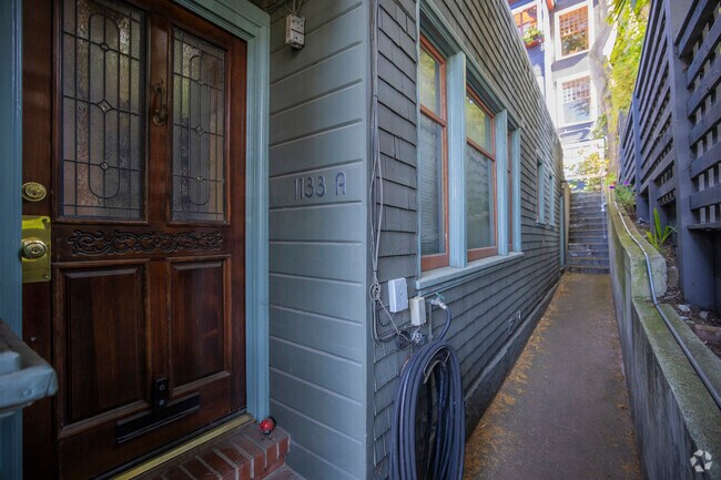 Entrada - 1133-1137 Filbert St