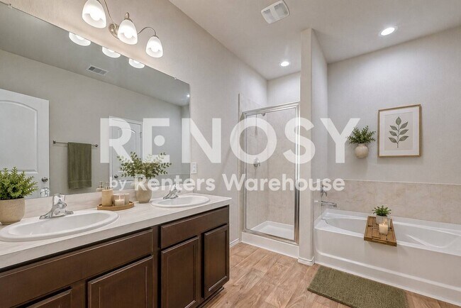 Foto del edificio - 14122 Silver Falls Ct