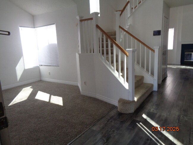 Foto del edificio - Cute and Clean 2 Story West Palmdale Home