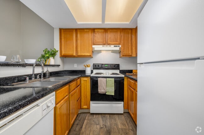 The Capri 1BR, 1BA - 700SF - Kitchen - Toscana