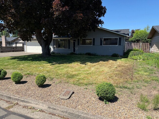 Foto del edificio - Discover this 3-bedroom 2-bathroom house in a great neighborhood!