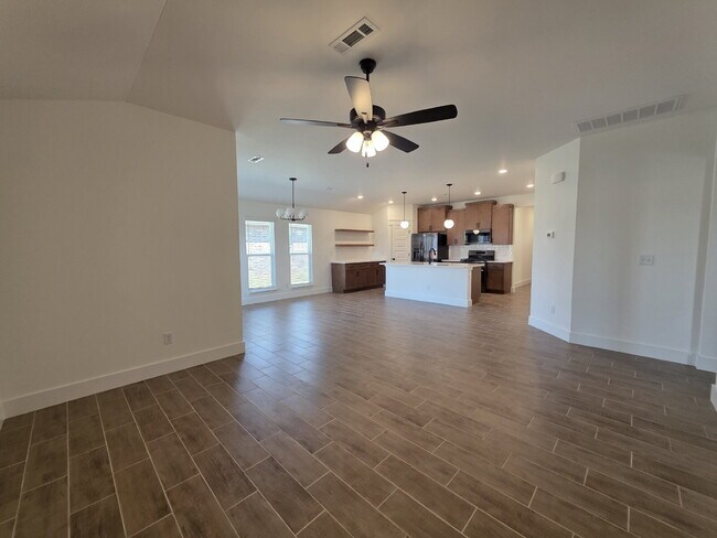 Building Photo - 8760 Sunspire Ln