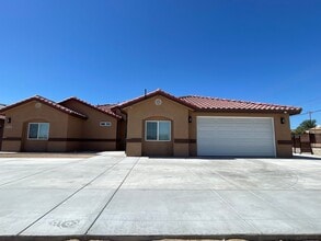 Building Photo - 17515 Live Oak St