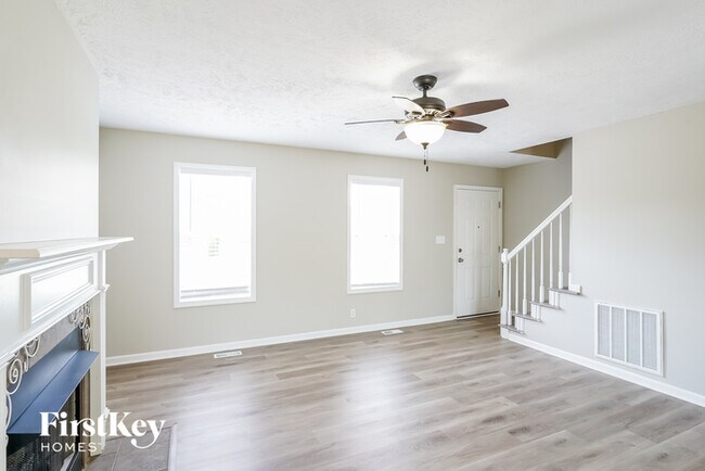 Foto del edificio - 1596 Barrywood Cir W