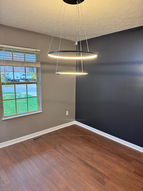 Foto del edificio - 983 Bandanna Dr