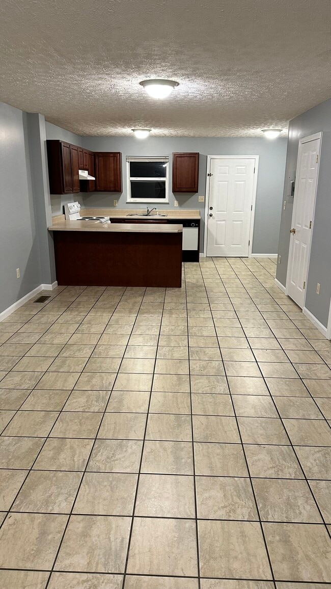 Building Photo - 1588 Meadow Spring Dr
