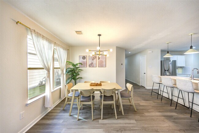 Foto del edificio - 1010 Hummingbird Point Ln