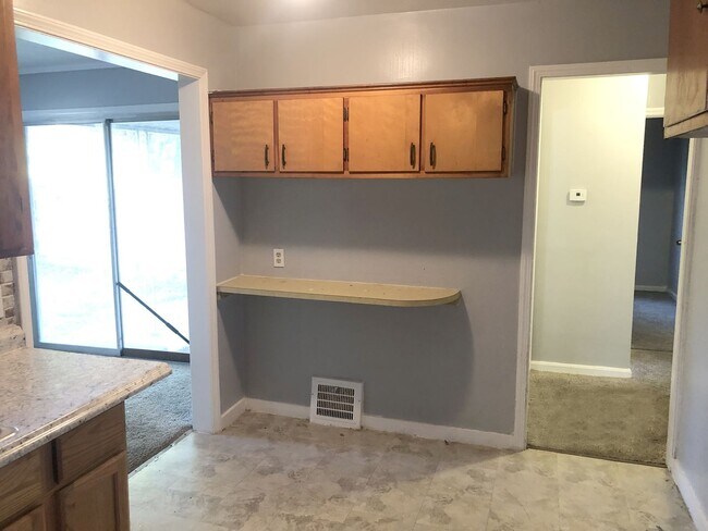 Foto del edificio - 3 Bed 1 Bath Single Family Home in Maple Heights!