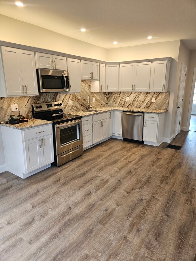 Building Photo - 15 Warsaw Ave