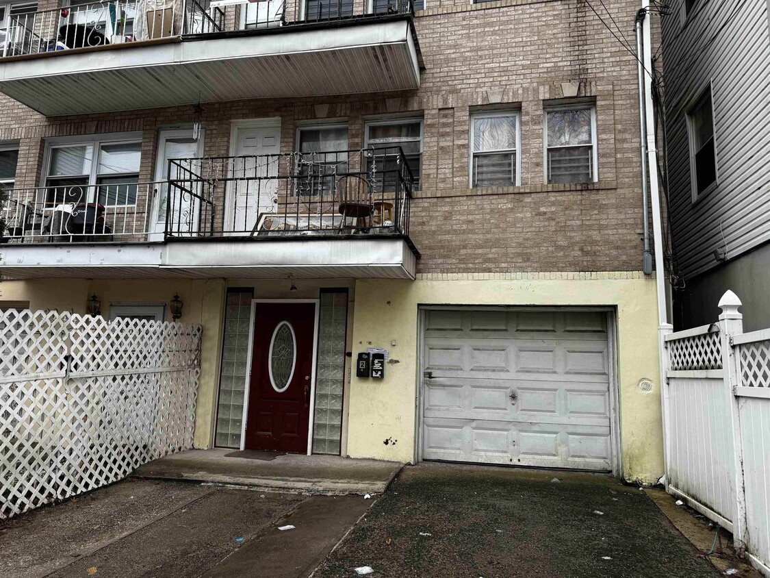 Primary Photo - 20 DALE Ave