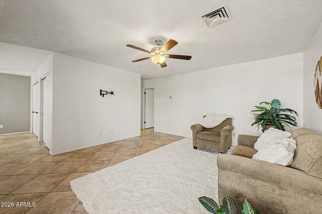 Building Photo - 20420 N 6th Dr