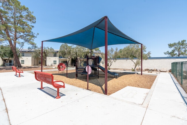 Patio de juegos - Cedar Ridge Apartments