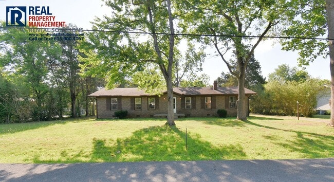 Building Photo - All brick 3, bd home PLUS bonus room and back deck!