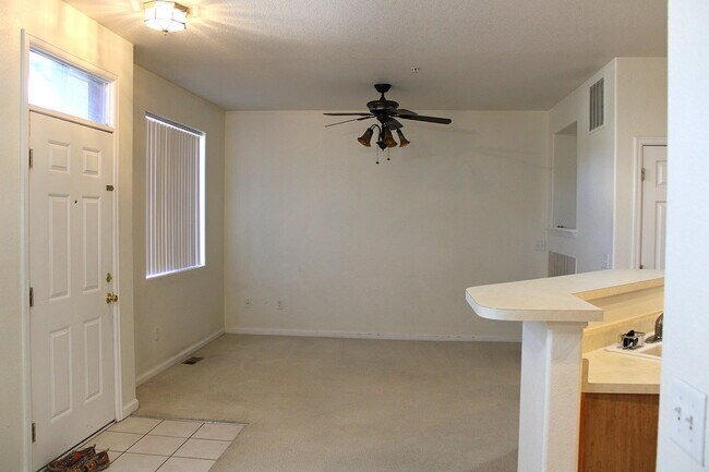 Foto del edificio - 2821 Willow Tree Ln