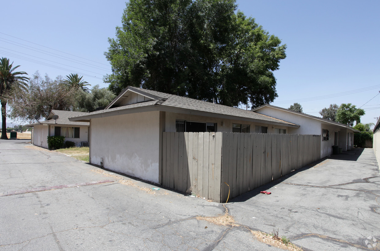 Building Photo - Hemet Garden Apartments