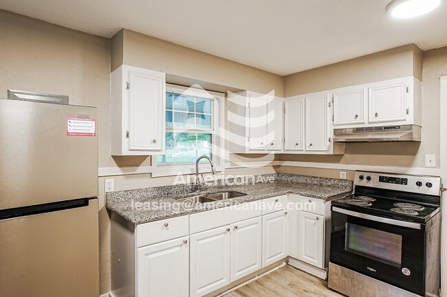 Foto del edificio - 3027 Woodside Dr