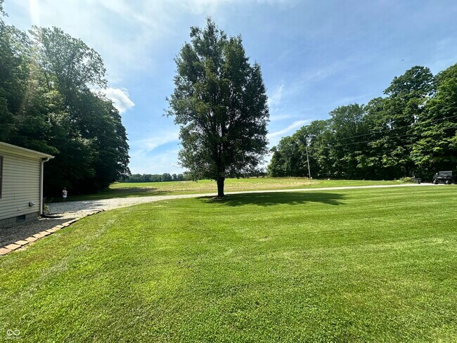 Foto del edificio - 6081 S County Rd 425 E