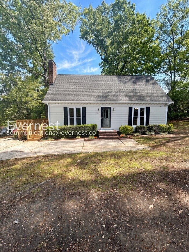 Building Photo - 3208 Pinecrest Dr