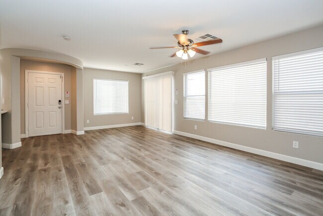 Foto del edificio - 8013 Indian Blanket St