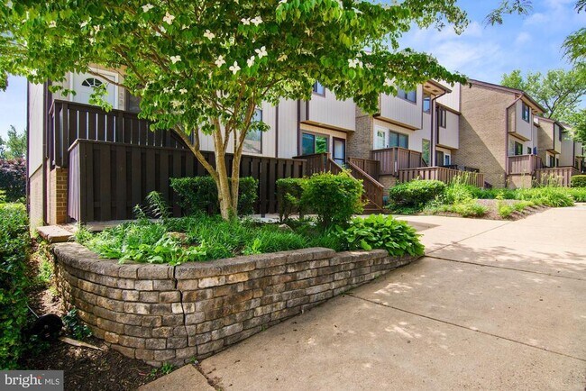 Building Photo - 1733 Westwind Way