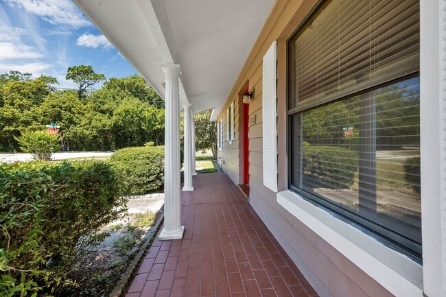 Foto del edificio - 3/1.5/1 Home with HUGE fenced yard!