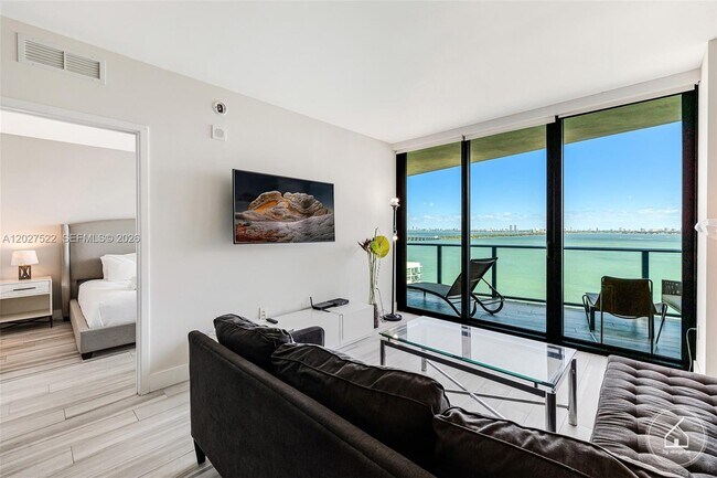 Foto del edificio - 460 NE 28th St