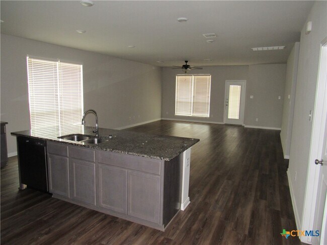 Building Photo - 10018 Kensley Rose Dr