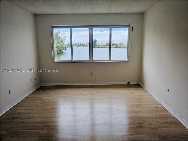 Building Photo - 14820 Naranja Lakes Blvd