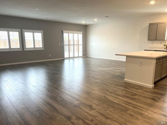 Building Photo - 655 Honey Bee Rd