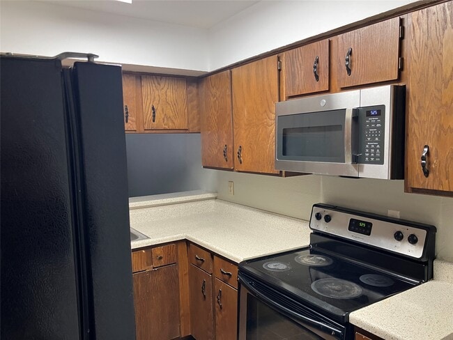 Foto del edificio - 8048 Sands Point Dr