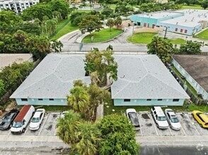 Building Photo - 5744 NW 27th Ct