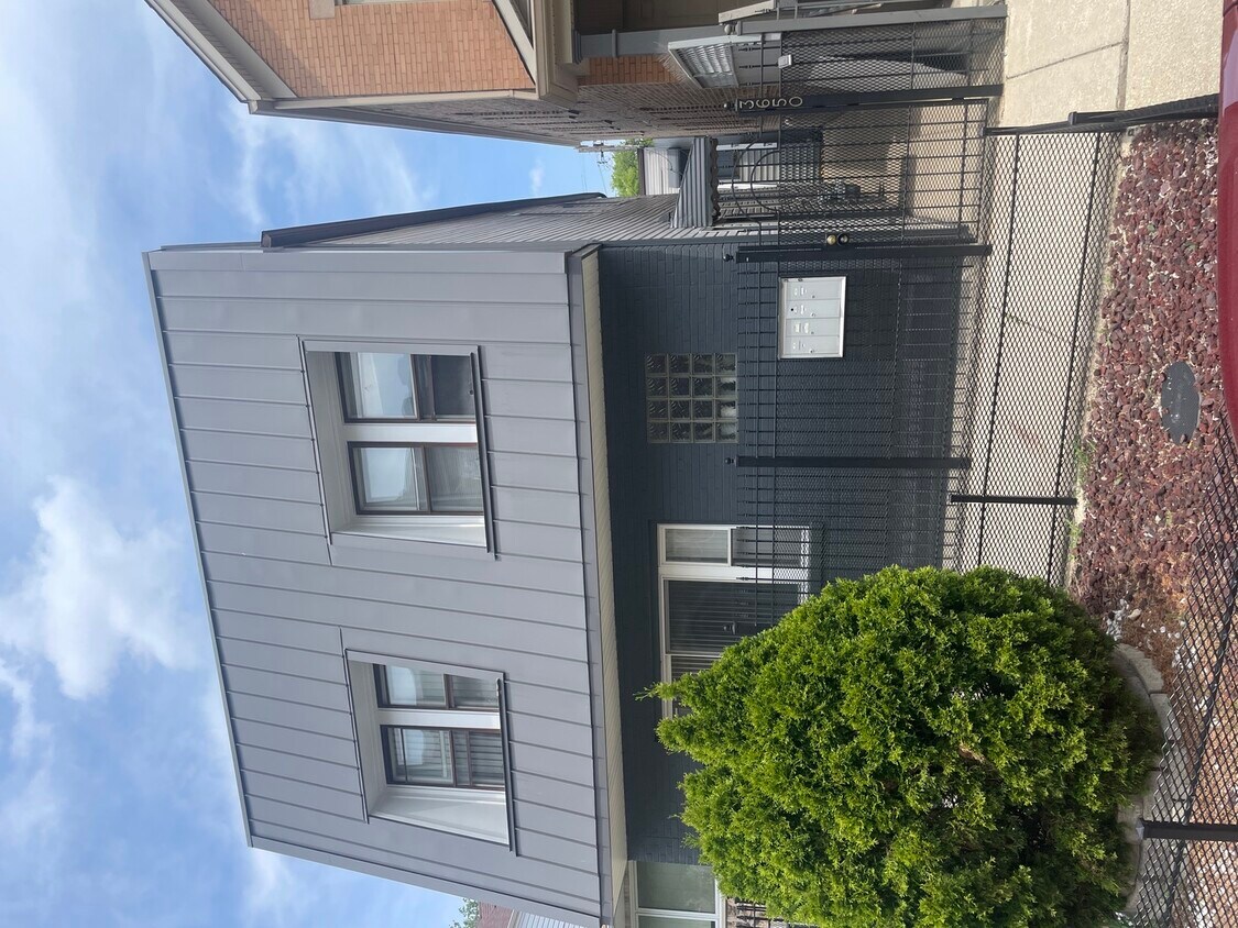 Foto principal - 3650 W George St