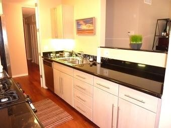 Foto principal - 330 S Barrington Ave