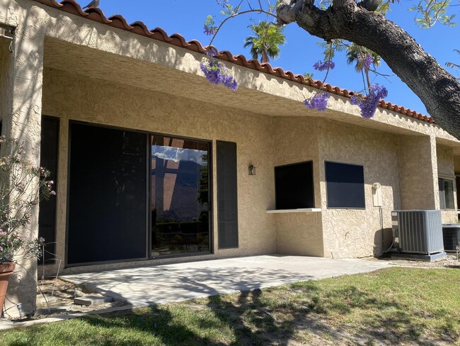 Building Photo - 695 S Cll Petunia