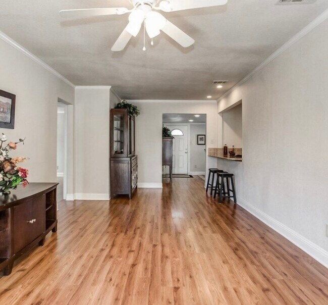 Foto del edificio - 845 Northwood Rd