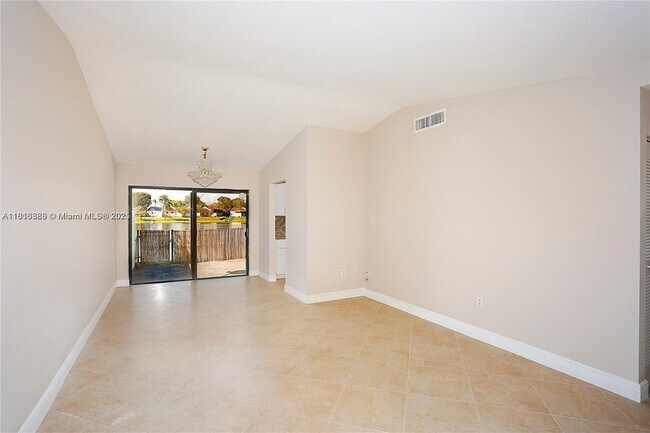 Foto del edificio - 4902 SW 138th Ave