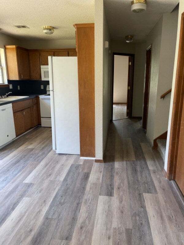 Building Photo - 1305 N Willow Dr