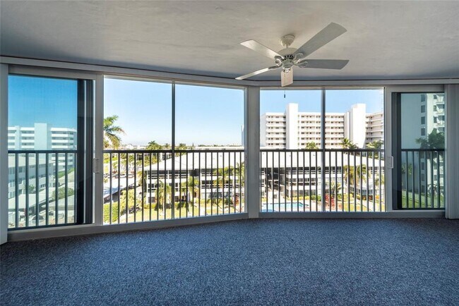 Foto del edificio - 3101 NE 47th Ct