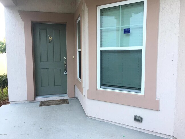 Entry - 11858 Templeton Rd
