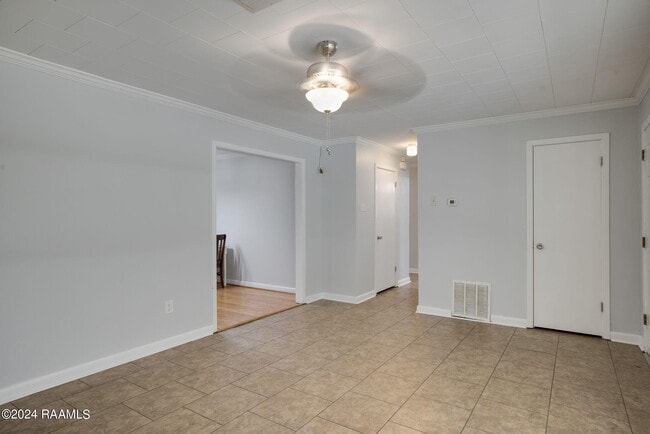 Building Photo - 116 Live Oak Dr