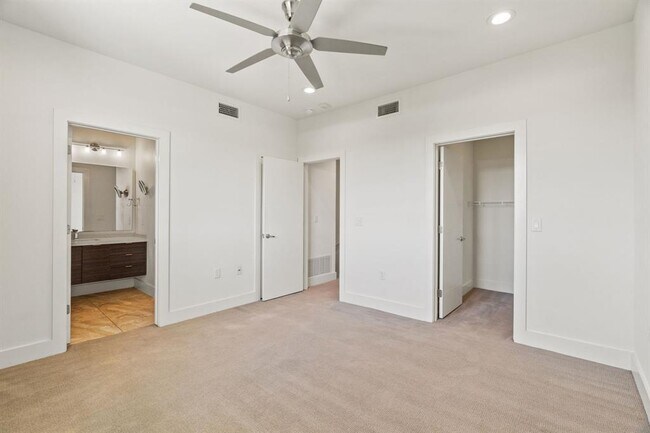 Building Photo - 604 N Bluff Dr