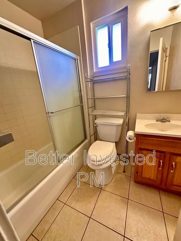 Building Photo - 216 Ford St