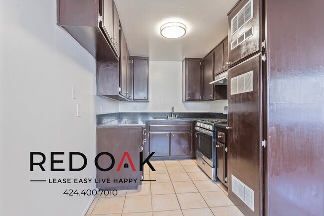 Building Photo - ~$100 OFF Each Month~ Spacious and Bright ...