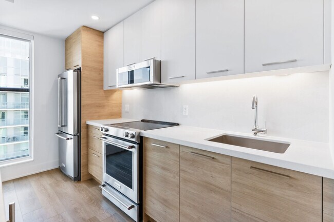 Building Photo - 200 Redpath Ave