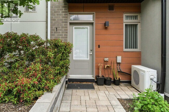 Building Photo - 60 Orchid Pl Dr