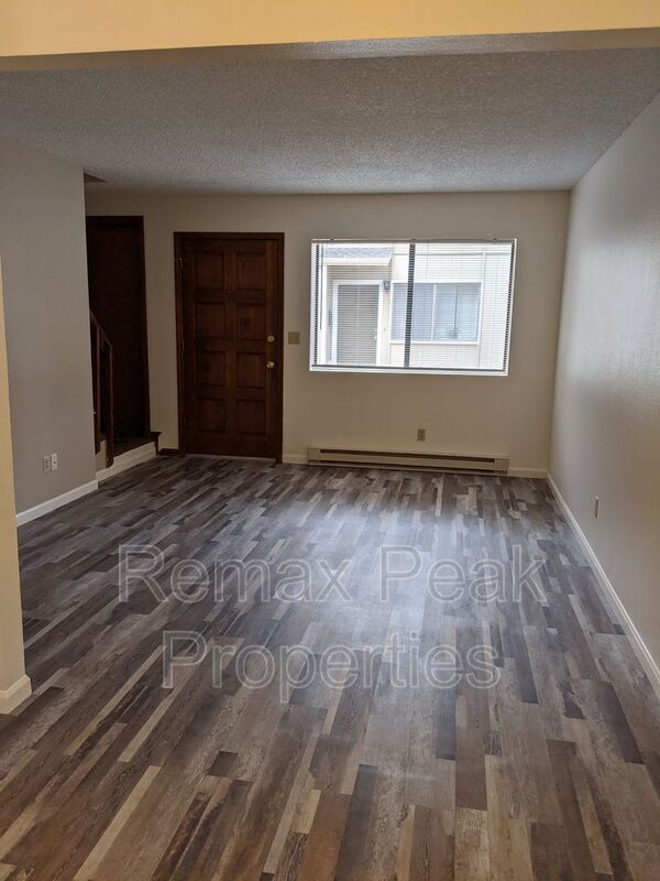 Foto principal - 321 N Park St