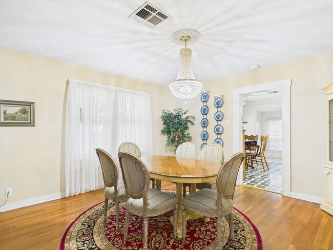 Foto del edificio - Quiet home in the central part of town