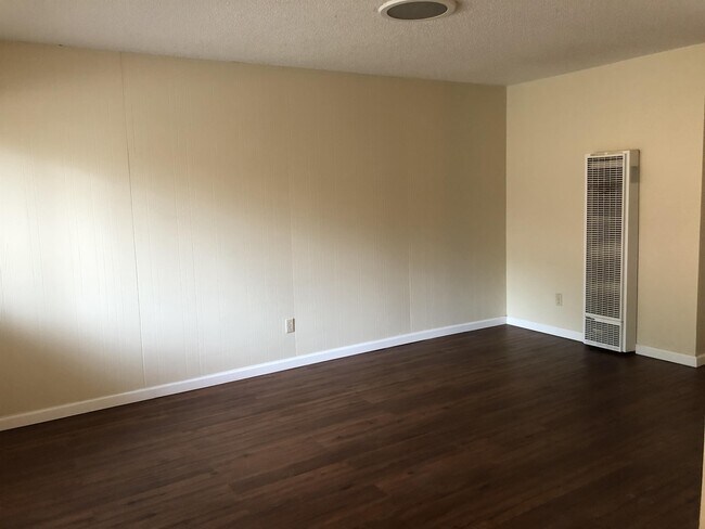 Building Photo - 3621 Dimond Ave
