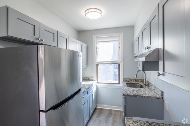 Interior Photo - 2020 Shepherd St NE