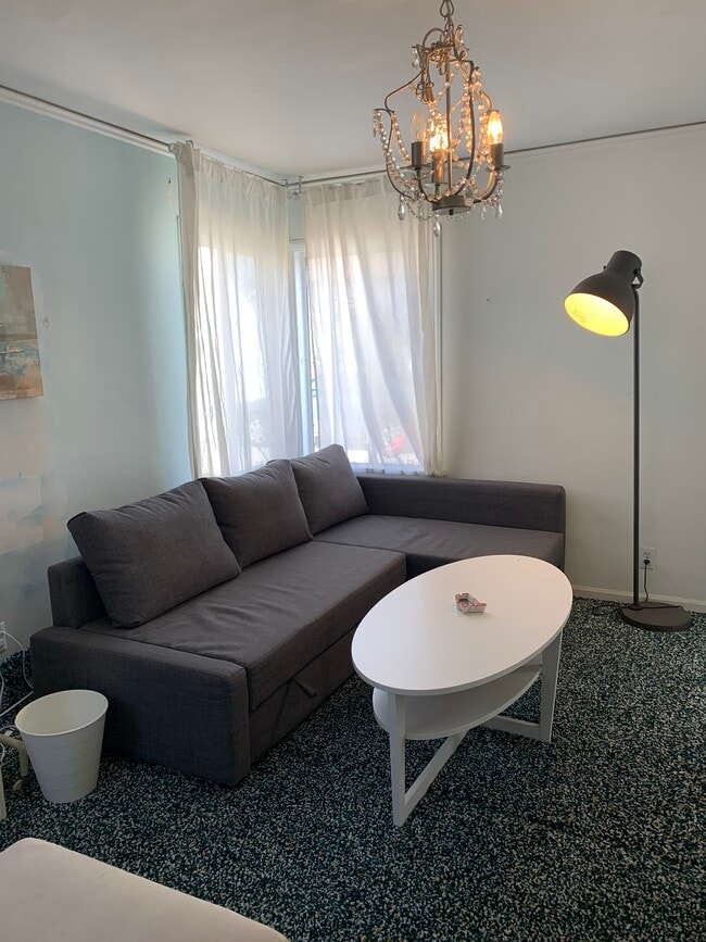 Foto del edificio - 147 N Stanley Dr